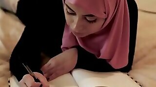 Ella Knox Keep a record of Chubby Weasel words exclusively yon Hijab